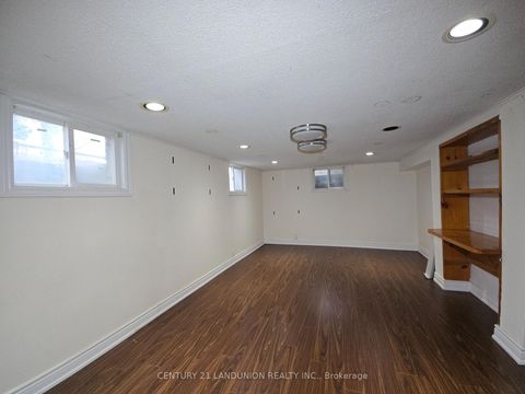Photo 14 at 11960 Yonge Street, Jefferson, Richmond Hill