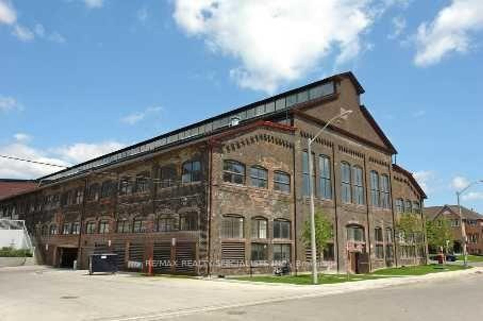 201 - 1100 Landsdowne Avenue, Junction, Toronto by Loree Meneguzzi Real Estate 201 - 1100 Landsdowne Avenue, Junction, Toronto