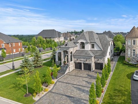 Photo 2 at 2 Tidnish Court, Nobleton, King