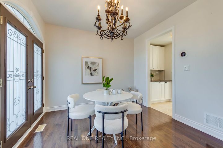 Photo 6 at 1426 Redwing Court, WT West Oak Trails, Oakville