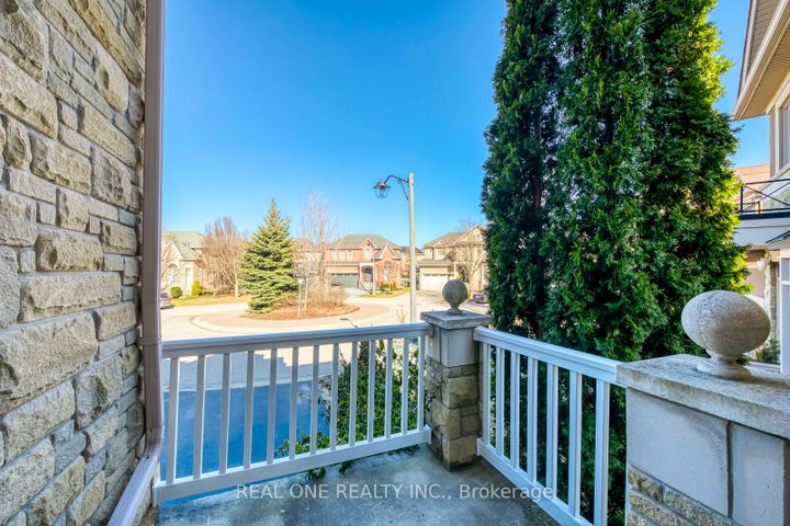 Photo 8 at 1426 Redwing Court, WT West Oak Trails, Oakville