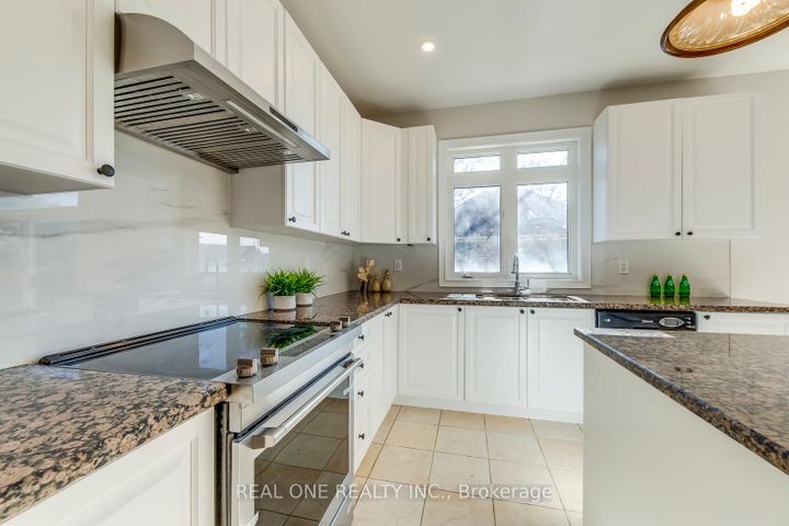 Photo 16 at 1426 Redwing Court, WT West Oak Trails, Oakville