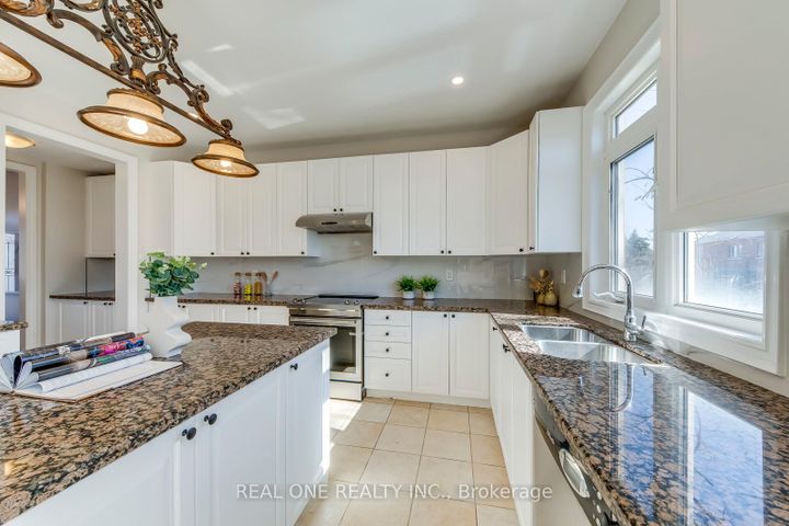 Photo 18 at 1426 Redwing Court, WT West Oak Trails, Oakville