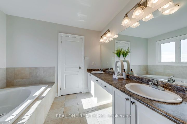 Photo 32 at 1426 Redwing Court, WT West Oak Trails, Oakville