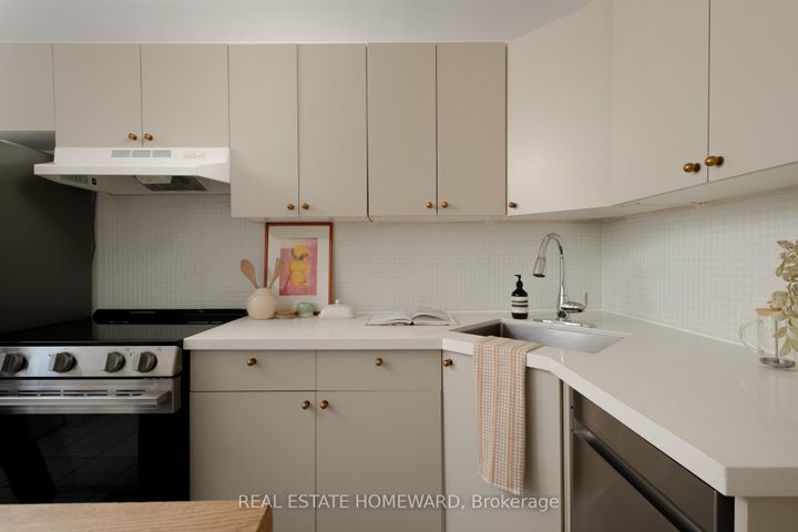 Photo 14 at 52 Balfour Avenue, East York, Toronto