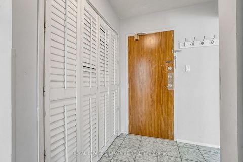 Photo 2 at 405 - 1801 O'connor Drive, Victoria Village, Toronto