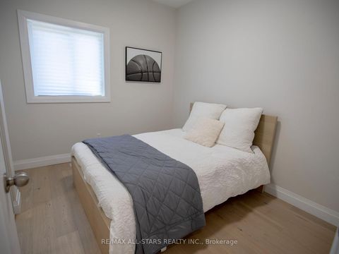 Photo 14 at 8 Georgina Street, Sutton & Jackson's Point, Georgina