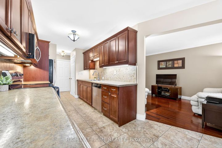 Photo 3 at 32 Perthshire Court, Barnstown, Hamilton