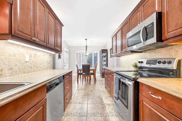 Photo 4 at 32 Perthshire Court, Barnstown, Hamilton