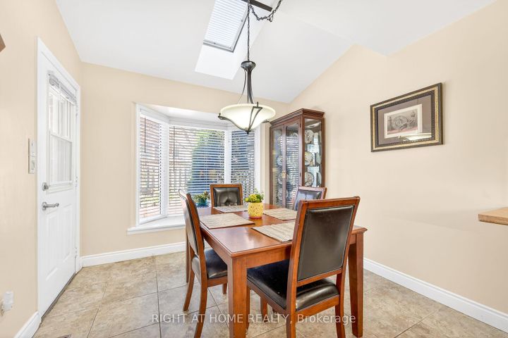 Photo 7 at 32 Perthshire Court, Barnstown, Hamilton