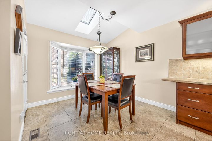 Photo 9 at 32 Perthshire Court, Barnstown, Hamilton