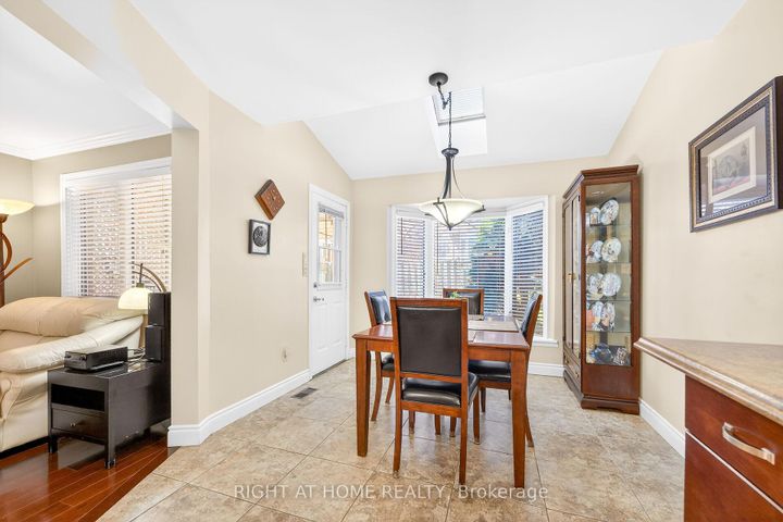 Photo 10 at 32 Perthshire Court, Barnstown, Hamilton