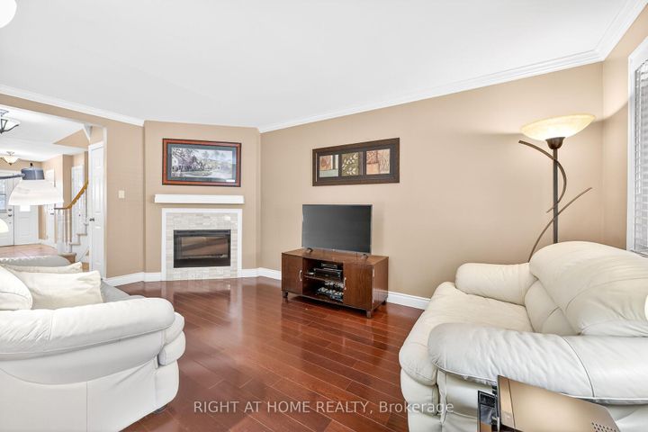 Photo 11 at 32 Perthshire Court, Barnstown, Hamilton