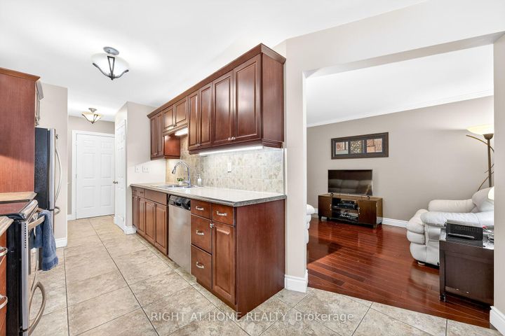 Photo 12 at 32 Perthshire Court, Barnstown, Hamilton