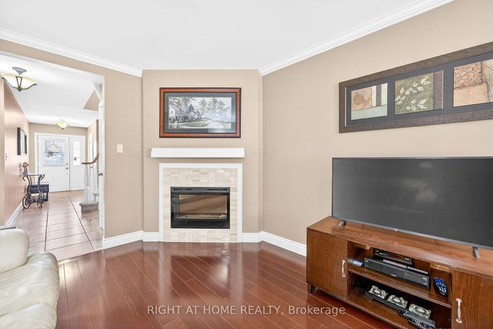 Photo 13 at 32 Perthshire Court, Barnstown, Hamilton