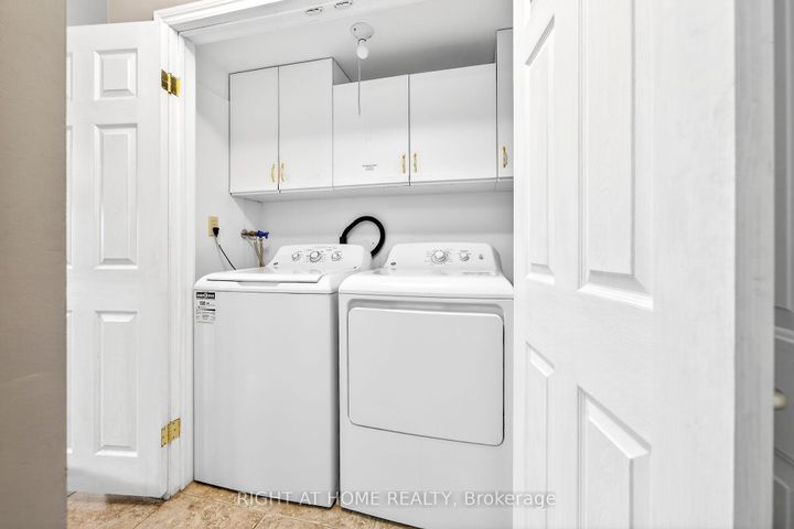 Photo 15 at 32 Perthshire Court, Barnstown, Hamilton