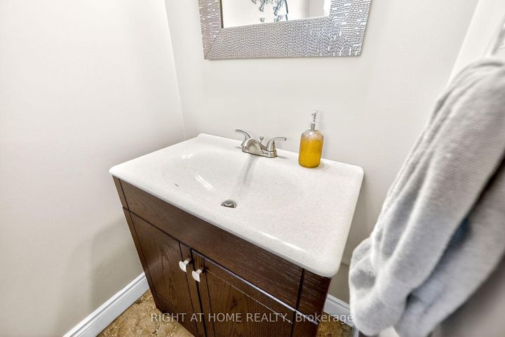 Photo 16 at 32 Perthshire Court, Barnstown, Hamilton