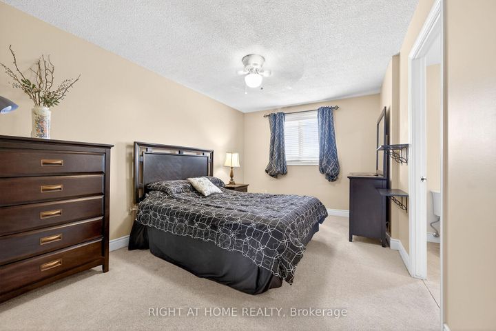 Photo 18 at 32 Perthshire Court, Barnstown, Hamilton