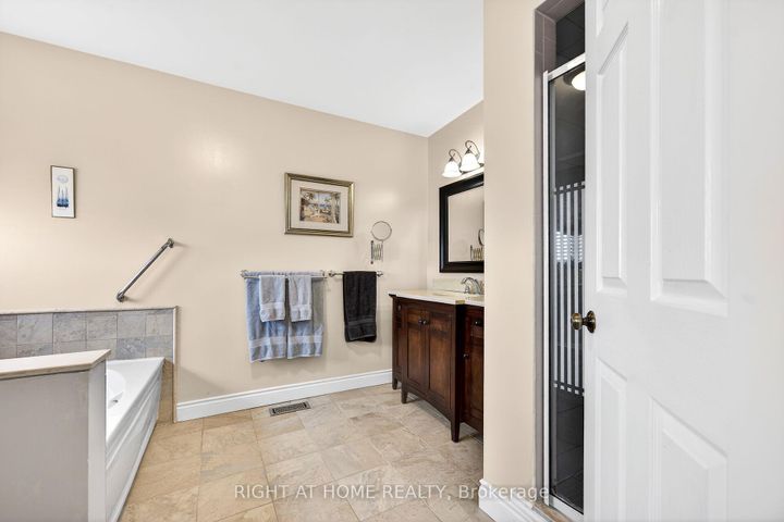 Photo 19 at 32 Perthshire Court, Barnstown, Hamilton