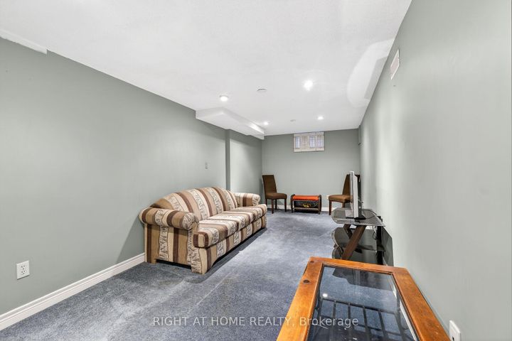 Photo 31 at 32 Perthshire Court, Barnstown, Hamilton