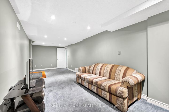 Photo 32 at 32 Perthshire Court, Barnstown, Hamilton