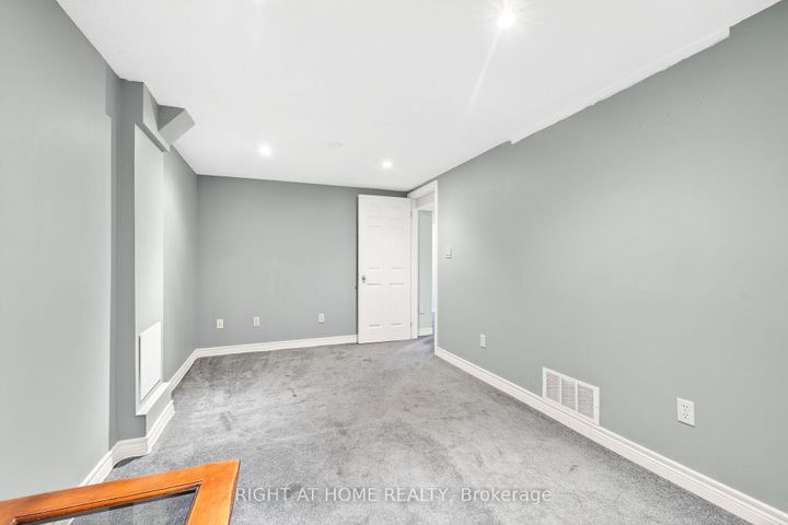 Photo 33 at 32 Perthshire Court, Barnstown, Hamilton