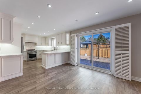 Photo 7 at 150 Rockwood Crescent, Beverley Glen, Vaughan