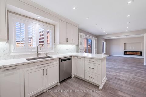 Photo 8 at 150 Rockwood Crescent, Beverley Glen, Vaughan