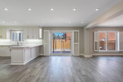 Photo 12 at 150 Rockwood Crescent, Beverley Glen, Vaughan