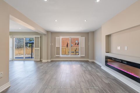 Photo 14 at 150 Rockwood Crescent, Beverley Glen, Vaughan