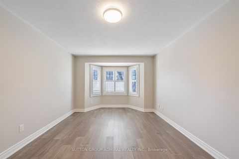 Photo 30 at 150 Rockwood Crescent, Beverley Glen, Vaughan