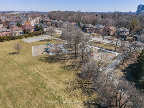 Photo 37 at 150 Rockwood Crescent, Beverley Glen, Vaughan