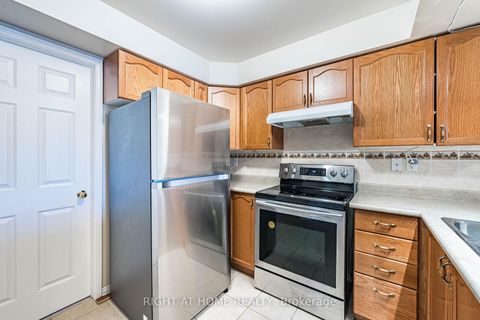 Photo 10 at 40 - 200 Mclevin Avenue, Malvern, Toronto