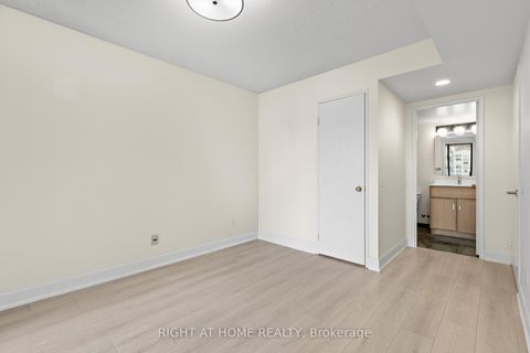 Photo 14 at 1103 - 750 Bay Street, Bay Street Corridor, Toronto