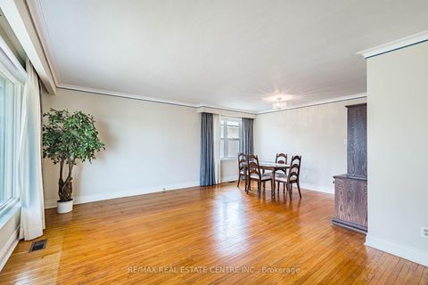 Photo 3 at 39 Bradstock Road, Humbermede, Toronto