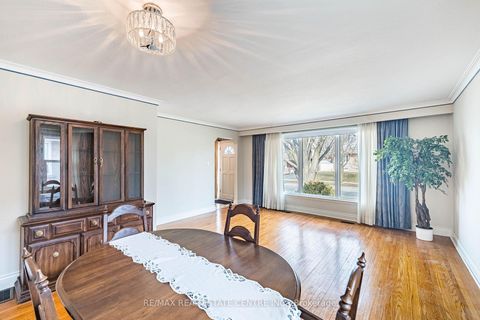 Photo 6 at 39 Bradstock Road, Humbermede, Toronto