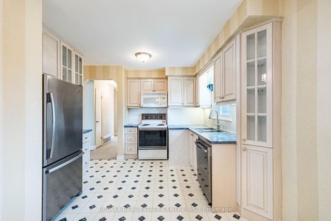 Photo 7 at 39 Bradstock Road, Humbermede, Toronto