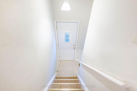 Photo 20 at 39 Bradstock Road, Humbermede, Toronto