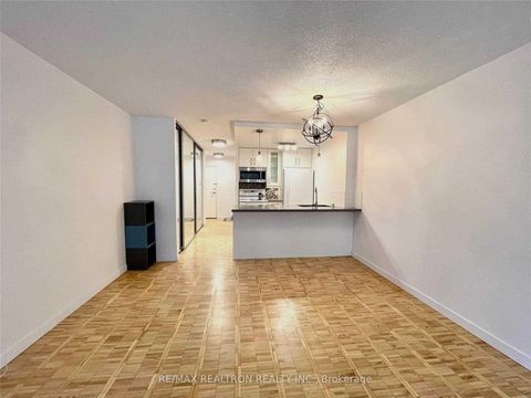 Photo 2 at 206 - 22 Shallmar Boulevard, Forest Hill North, Toronto