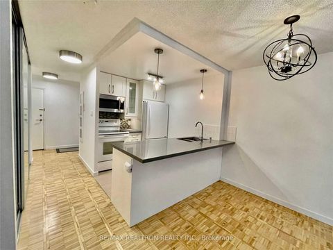 Photo 6 at 206 - 22 Shallmar Boulevard, Forest Hill North, Toronto