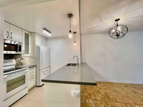 Photo 7 at 206 - 22 Shallmar Boulevard, Forest Hill North, Toronto