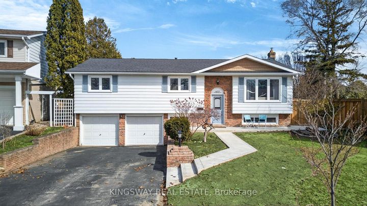 Photo 1 at 602 Clare Place S, Shoreacres, Burlington