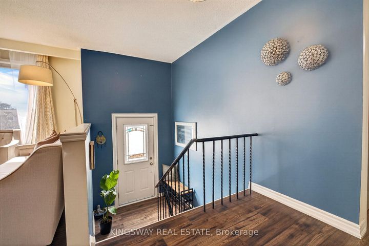 Photo 5 at 602 Clare Place S, Shoreacres, Burlington