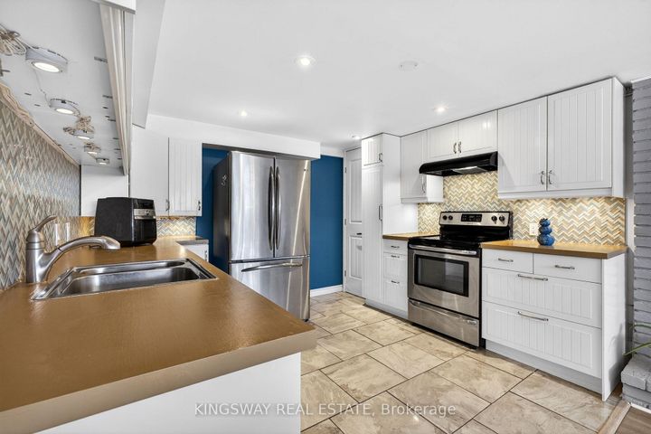 Photo 29 at 602 Clare Place S, Shoreacres, Burlington