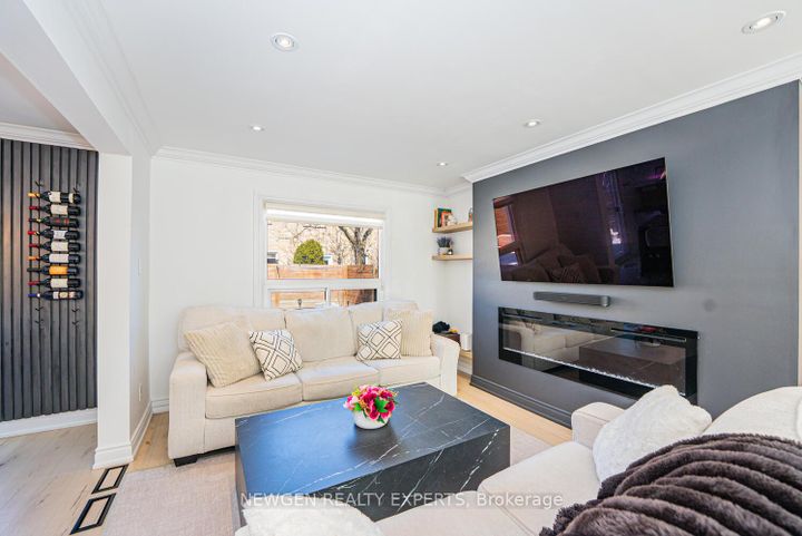 Photo 5 at 19 Stillwater Crescent, Brampton West, Brampton