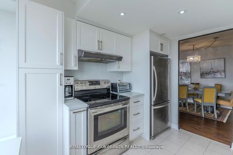 Photo 13 at 1002 - 8501 Bayview Avenue, Doncrest, Richmond Hill