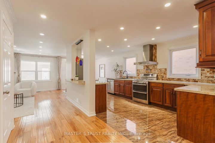 Photo 3 at 97 Pauline Court, Glen Shields, Vaughan