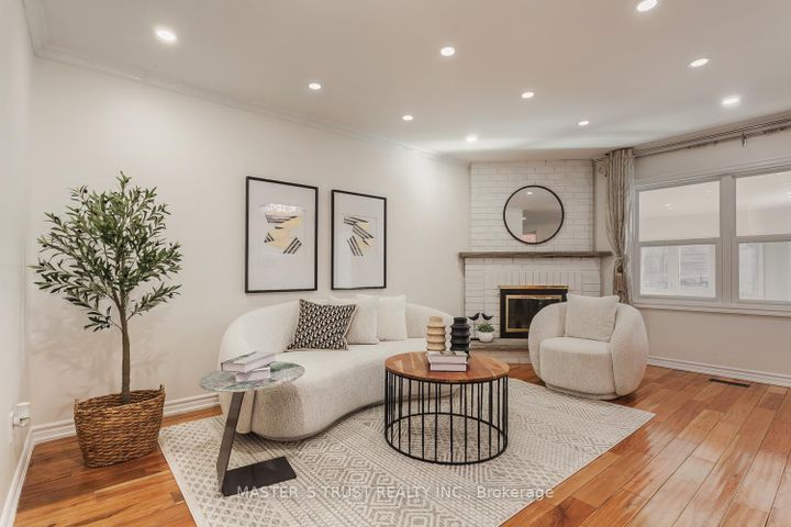 Photo 8 at 97 Pauline Court, Glen Shields, Vaughan