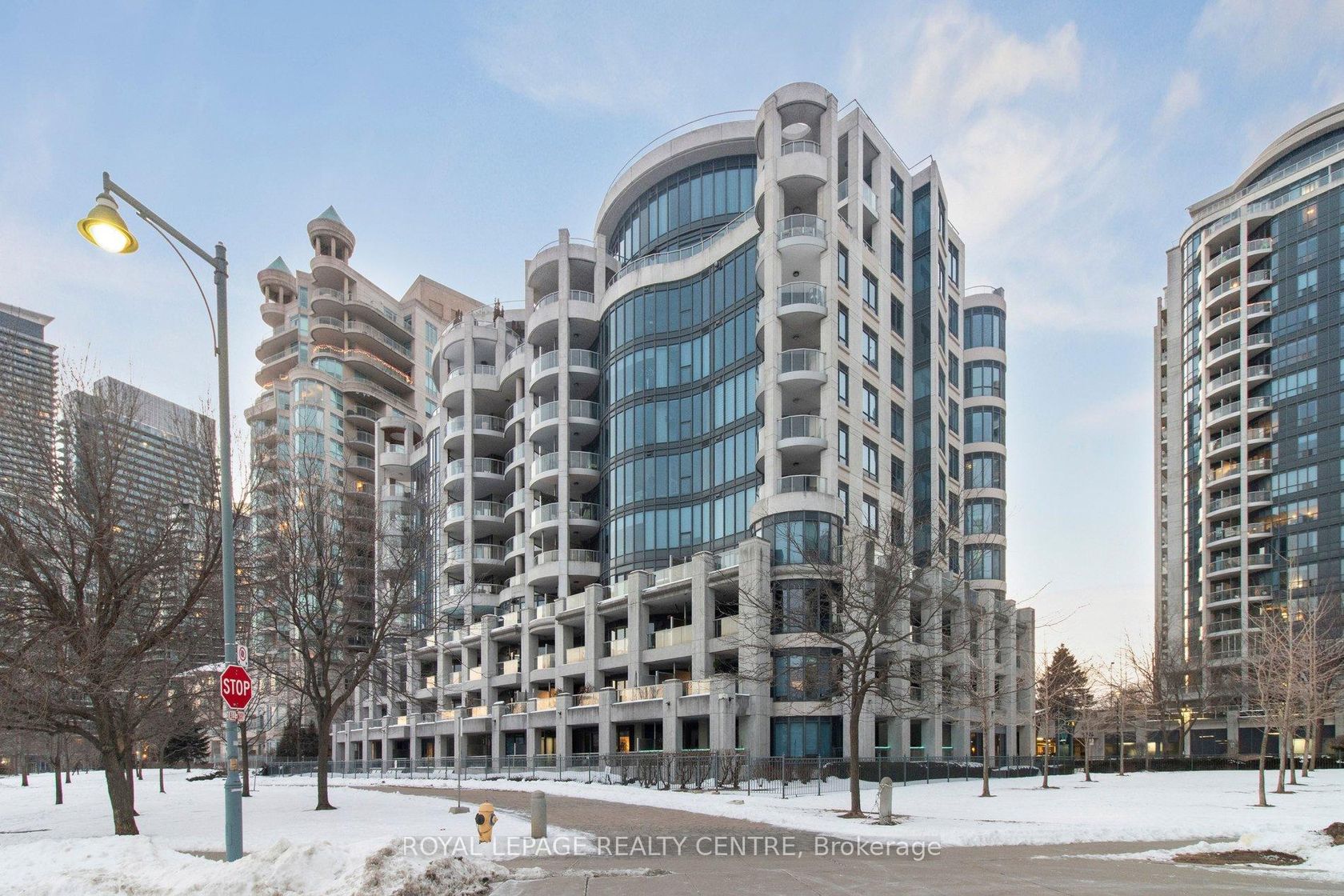 220 - 2095 Lake Shore Boulevard W, Mimico, Toronto by Loree Meneguzzi Real Estate 220 - 2095 Lake Shore Boulevard W, Mimico, Toronto