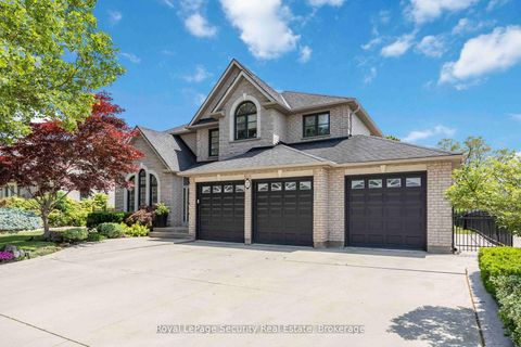 Photo 1 at 27 Gaydon Avenue, Pelmo Park W5, Toronto